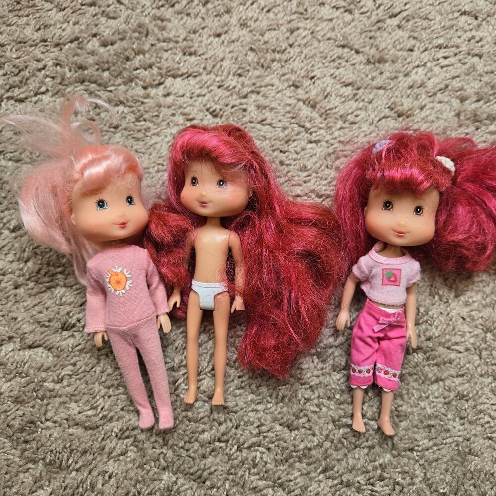 Strawberry shortcake lot of 3 playmate toys dolls. Read